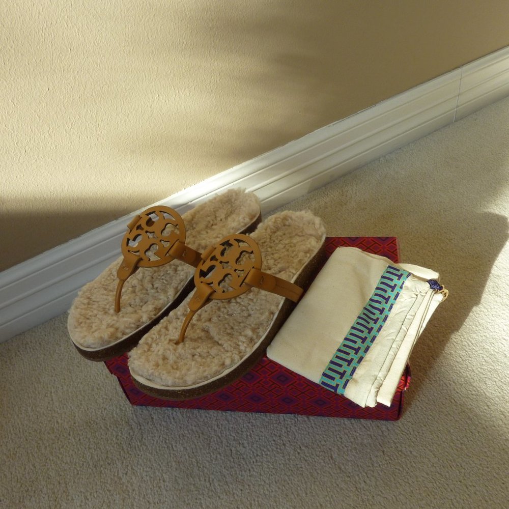 TORY BURCH Miller 'Cloud' Shearling and Leather Logo Sandals - Size 9 NEW
